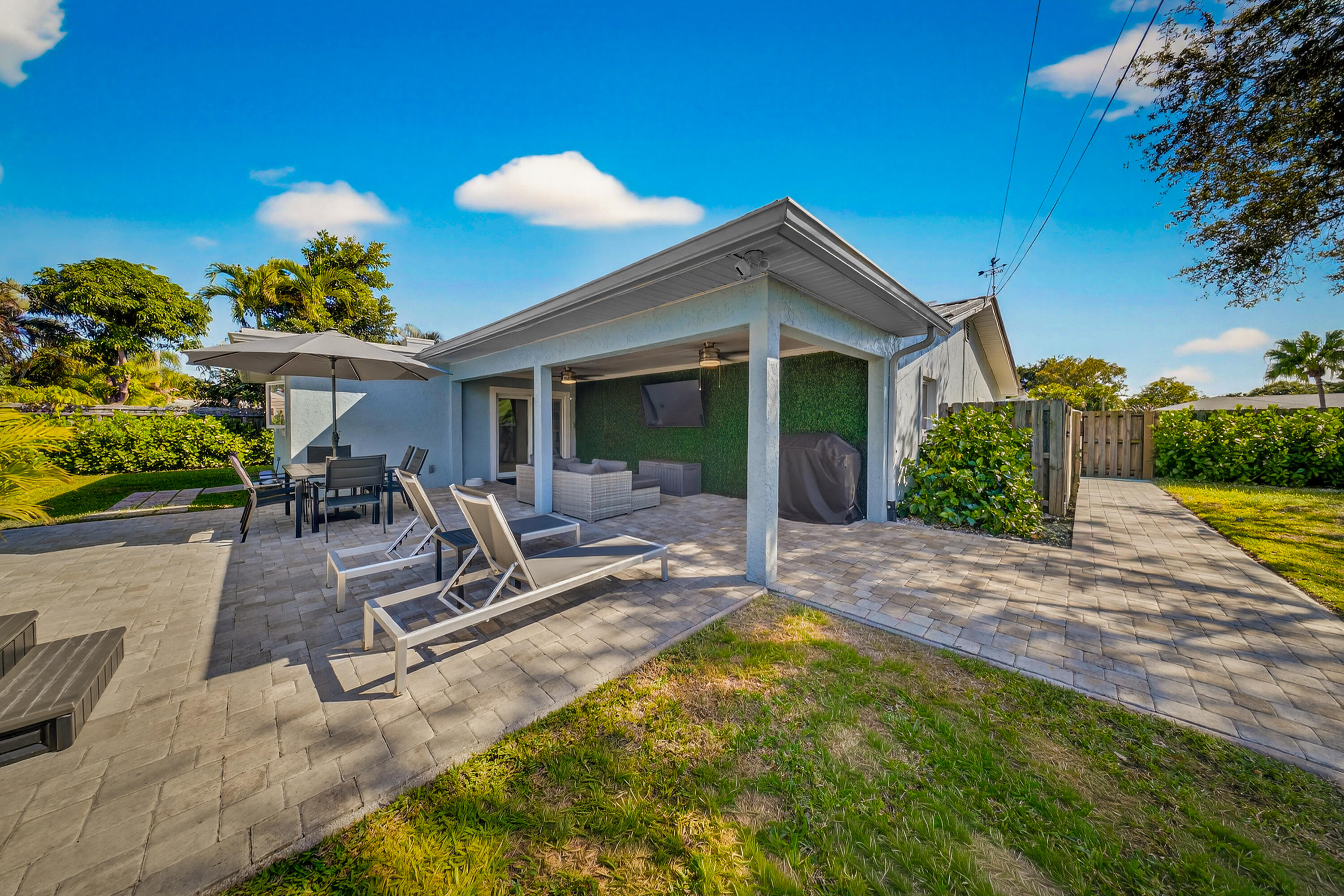 1879 Southeast Madison Street Stuart, FL 34997 - Photo 35 of 41 DSC07723