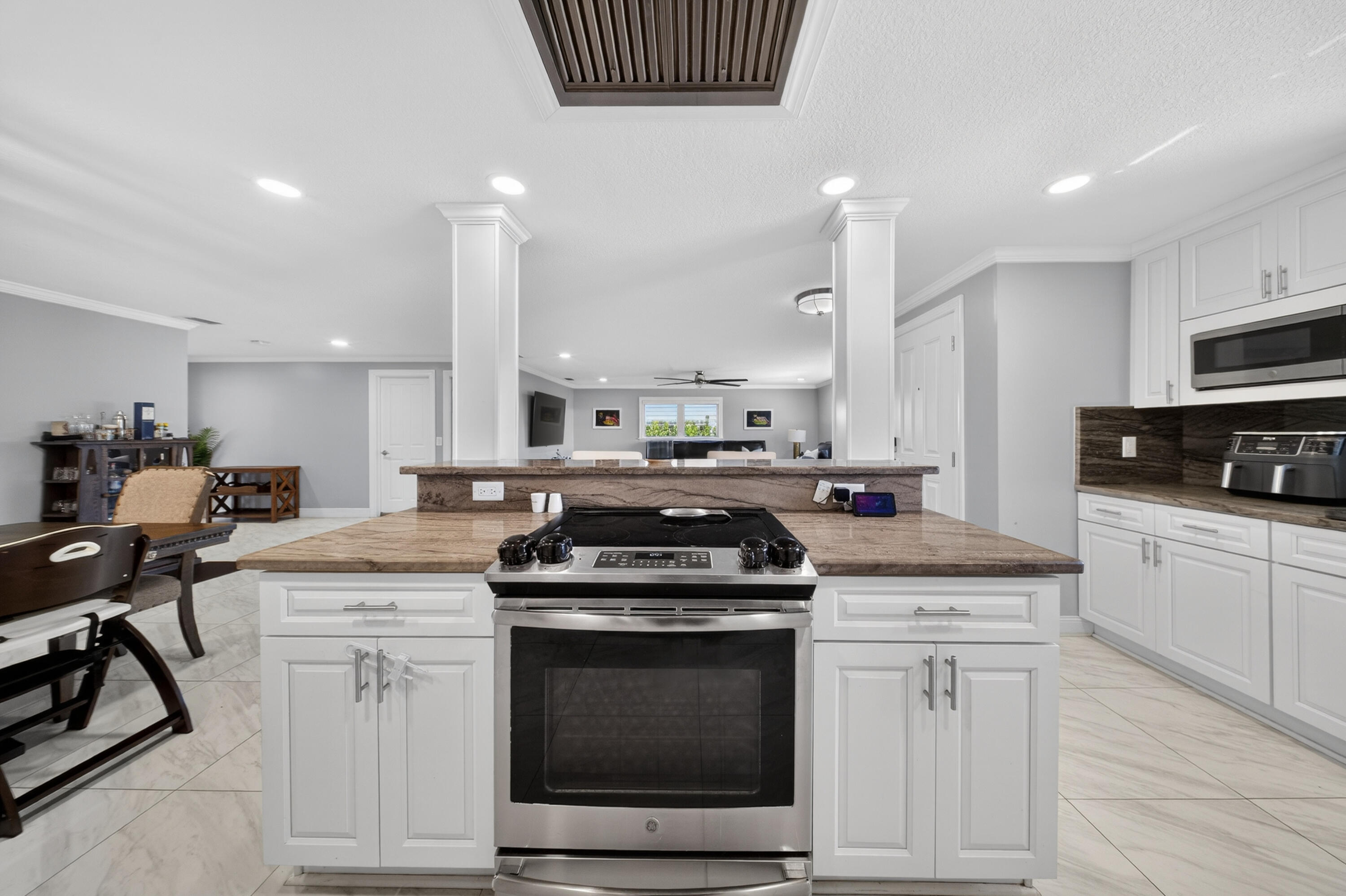 1879 Southeast Madison Street Stuart, FL 34997 - Photo 8 of 41 DSC07661