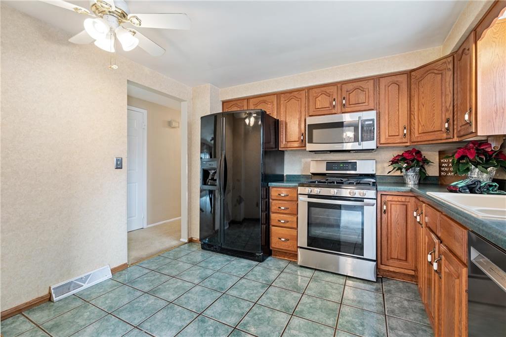 596 Thompson Run Road Pittsburgh, PA 15237 - Photo 8 of 25 Gallery Image 8