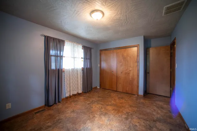 $229,900 | 1347 East County Road 500 South, Carlisle, IN 47838