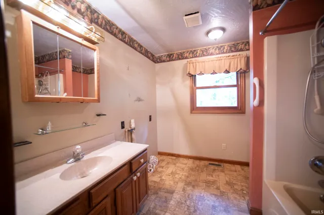 $229,900 | 1347 East County Road 500 South, Carlisle, IN 47838