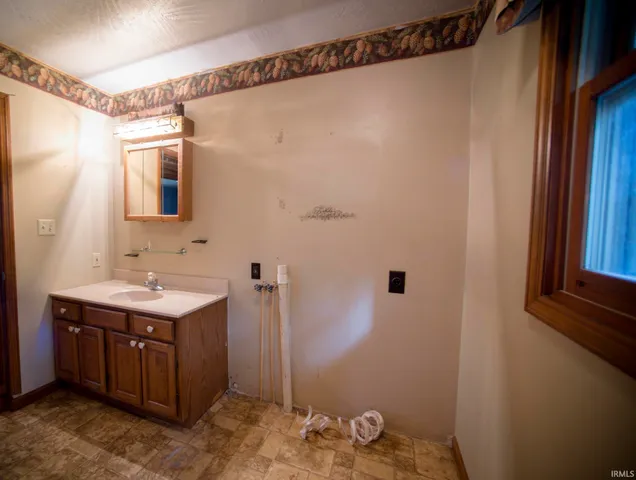 $229,900 | 1347 East County Road 500 South, Carlisle, IN 47838