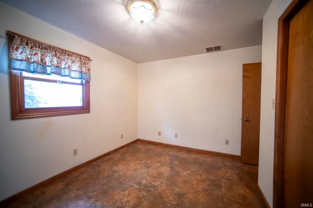 $229,900 | 1347 East County Road 500 South, Carlisle, IN 47838