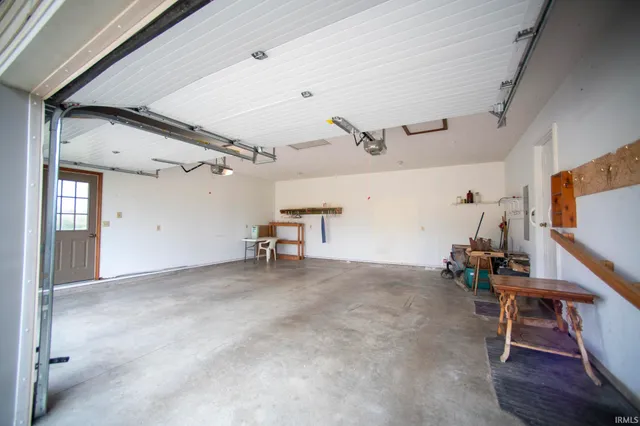 $229,900 | 1347 East County Road 500 South, Carlisle, IN 47838