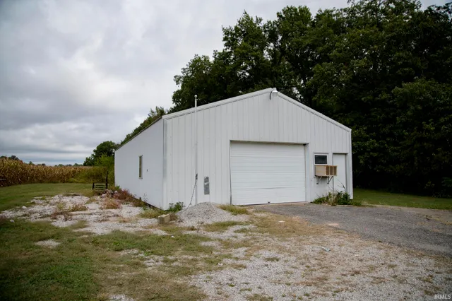 $229,900 | 1347 East County Road 500 South, Carlisle, IN 47838