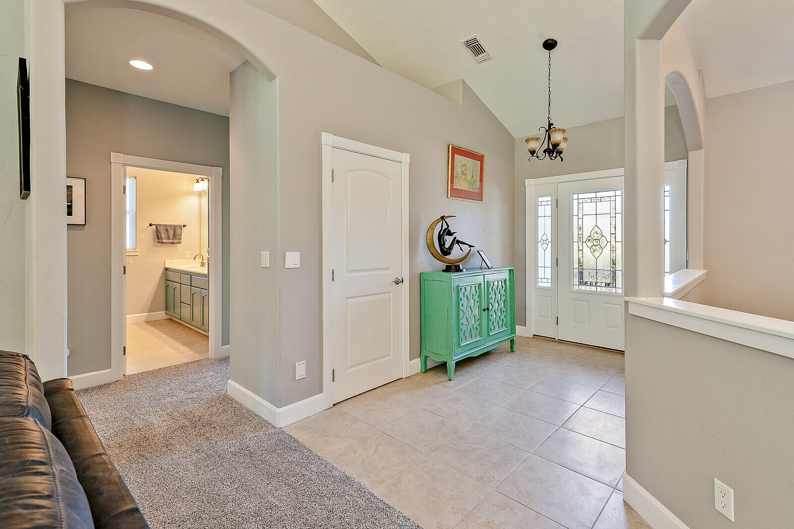 315 Summit Loop Grants Pass, OR 97527 - Photo 23 of 48 Interior Entry!