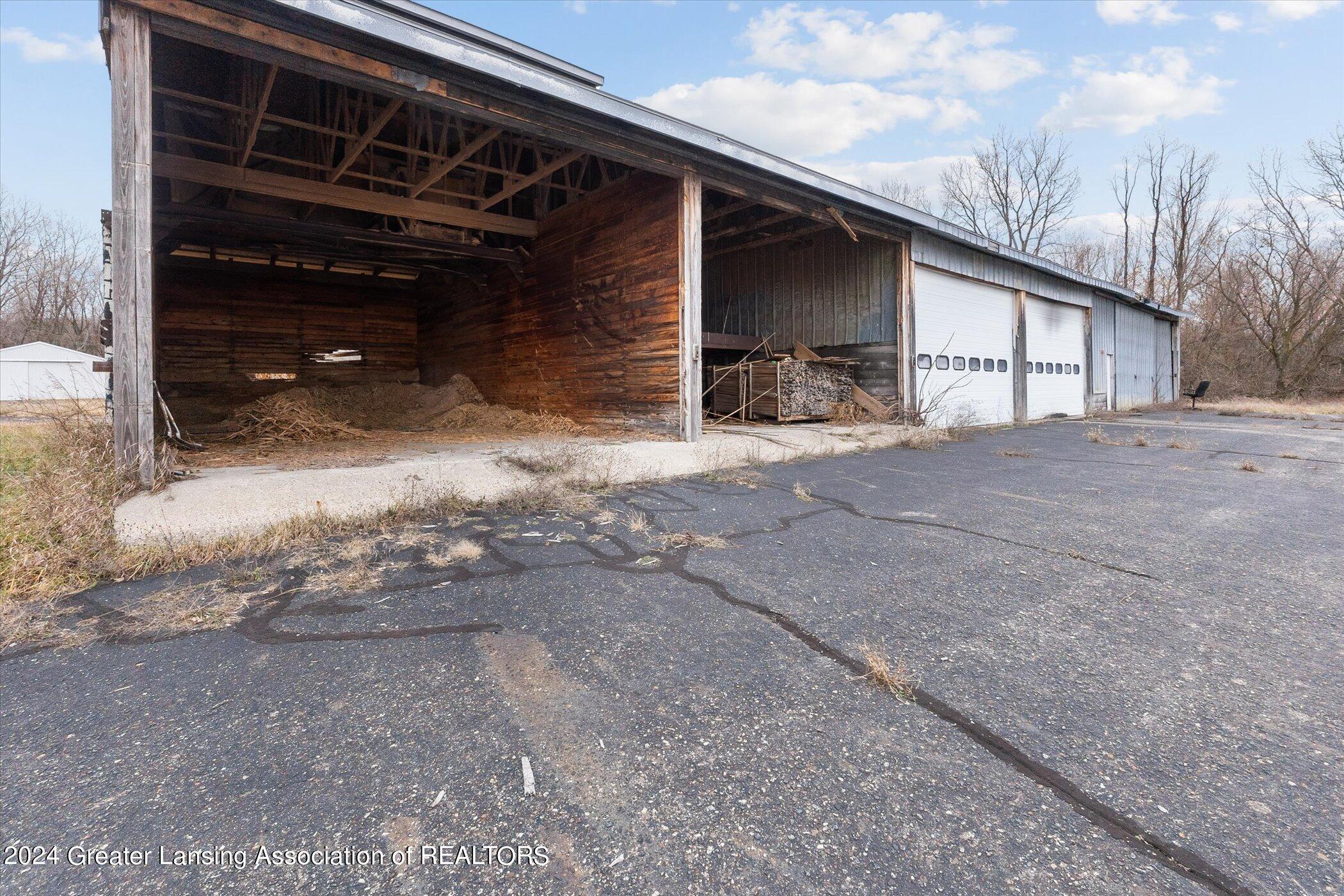 384 South Every Road Mason, MI 48854 - Photo 5 of 31 19-384-S-Every-Rd-Mason-MI-48854-WindowS