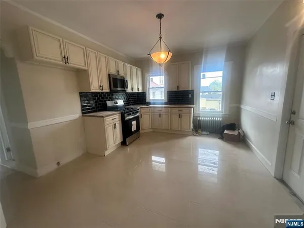 $3,100 | 414 East 40th Street, Unit 2, Paterson, NJ 07504