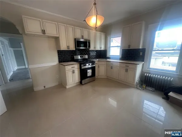 $3,100 | 414 East 40th Street, Unit 2, Paterson, NJ 07504