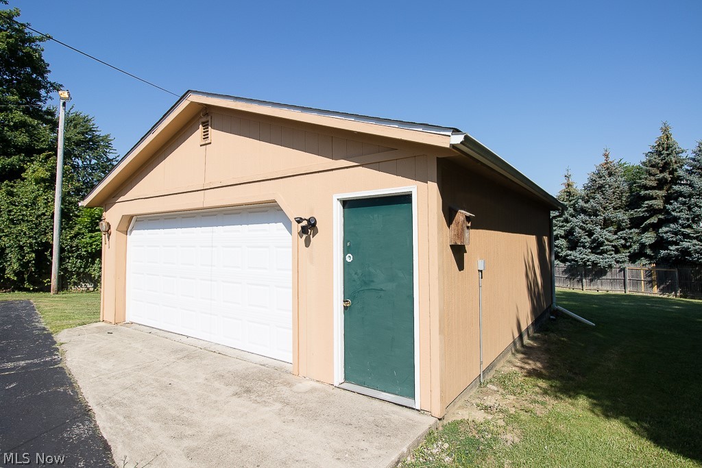 9485 Johnnycake Ridge Road Mentor, OH 44060 - Photo 12 of 16 Second view of 2 car garage
