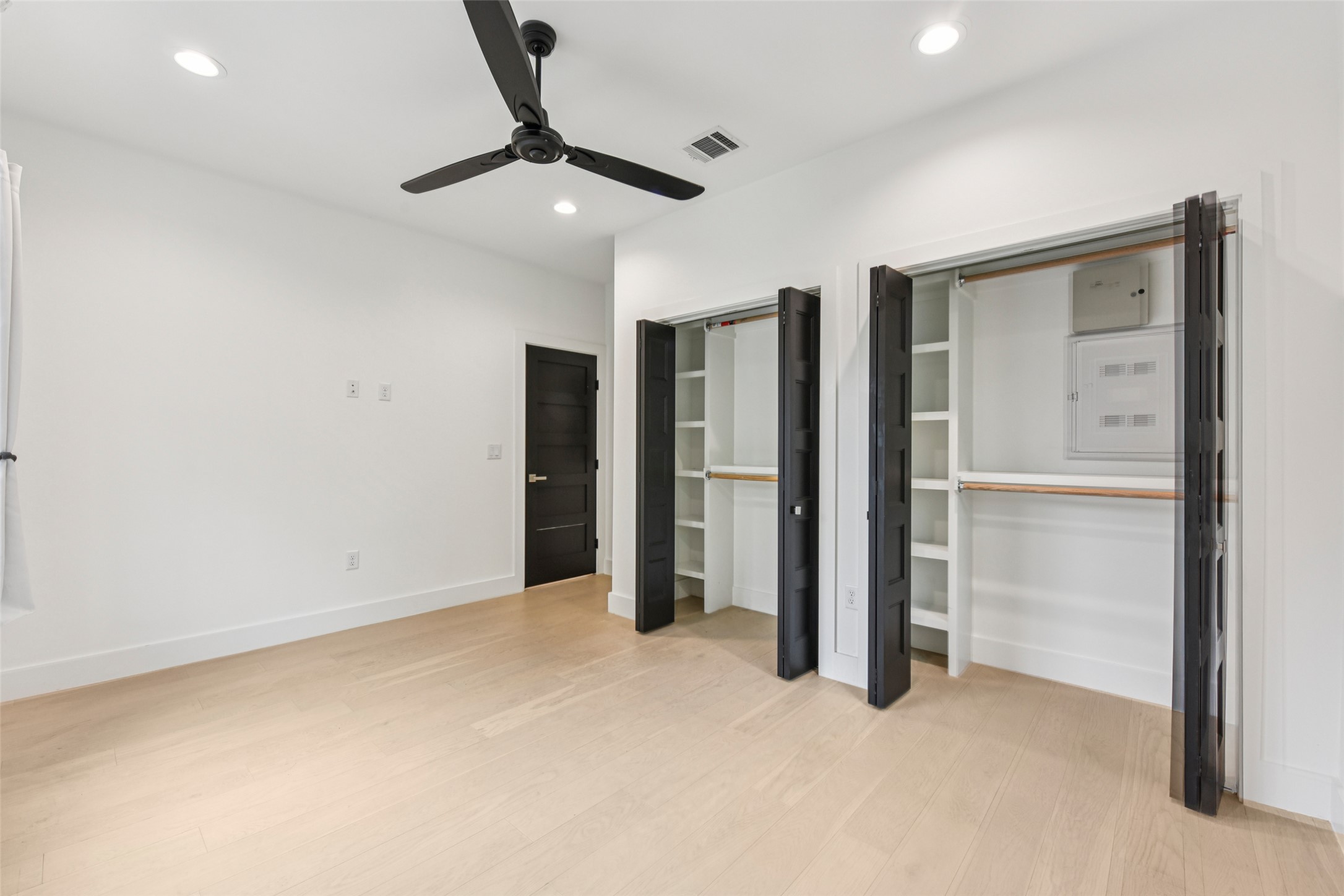 3607 Grant Street, Unit A Austin, TX 78721 - Photo 10 of 40 a view of an empty room