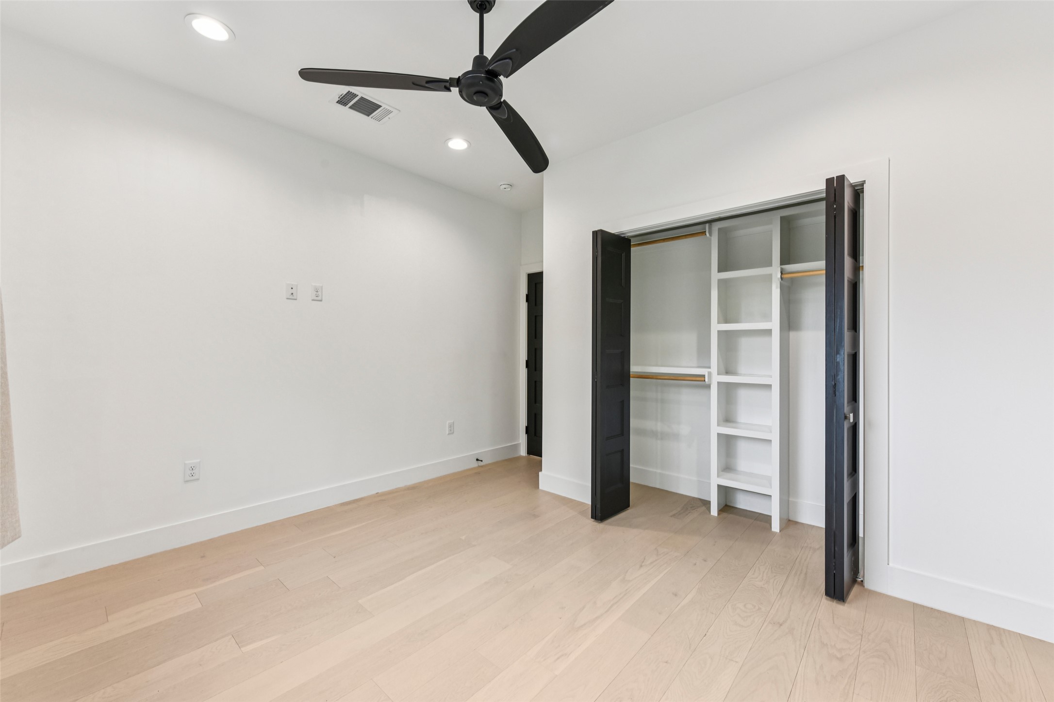 3607 Grant Street, Unit A Austin, TX 78721 - Photo 24 of 40 an empty room with closet and windows