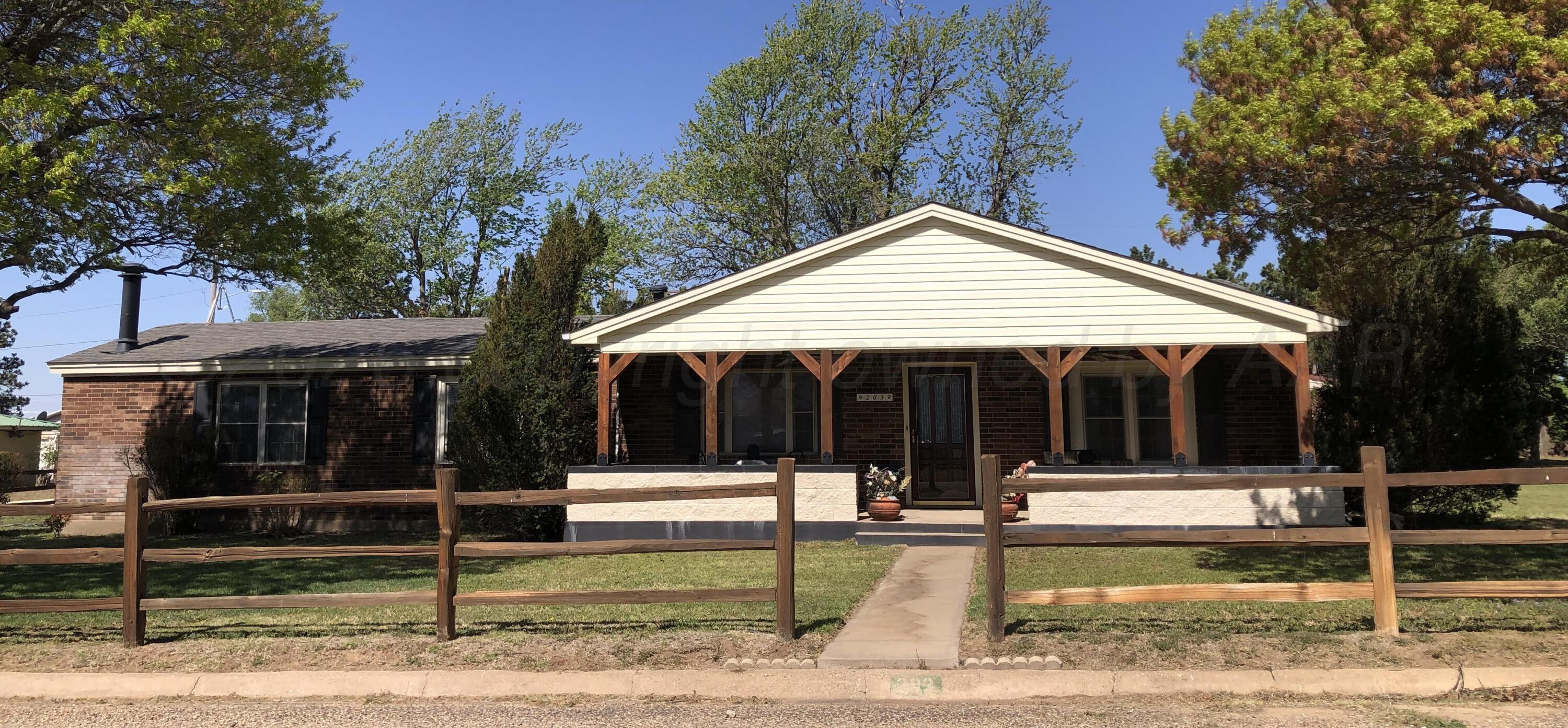 203 Pine Street McLean, TX 79057 - Photo 2 of 29 6.2
