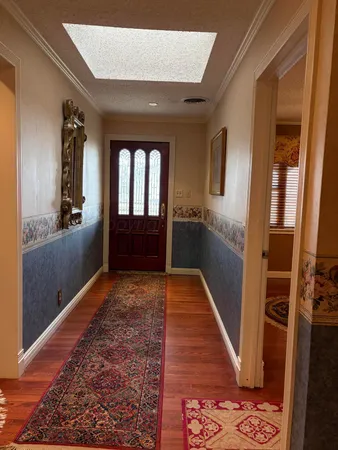 a view of entryway with a rug