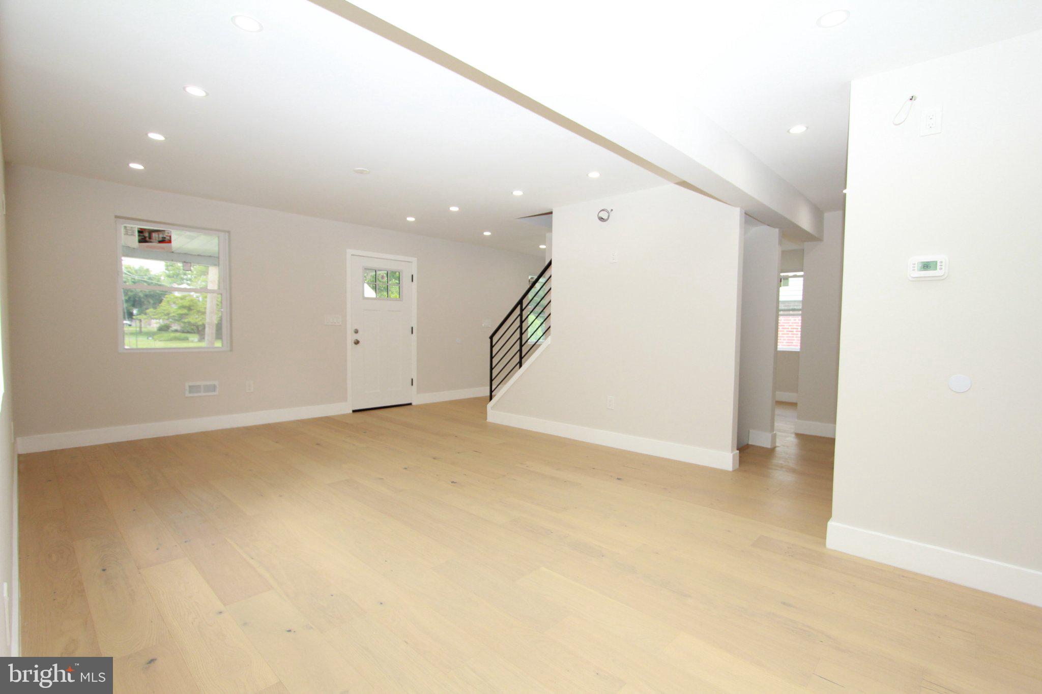528 Crum Lynne Road Ridley Park, PA 19078 - Photo 13 of 51 Spacious, light-filled living area.