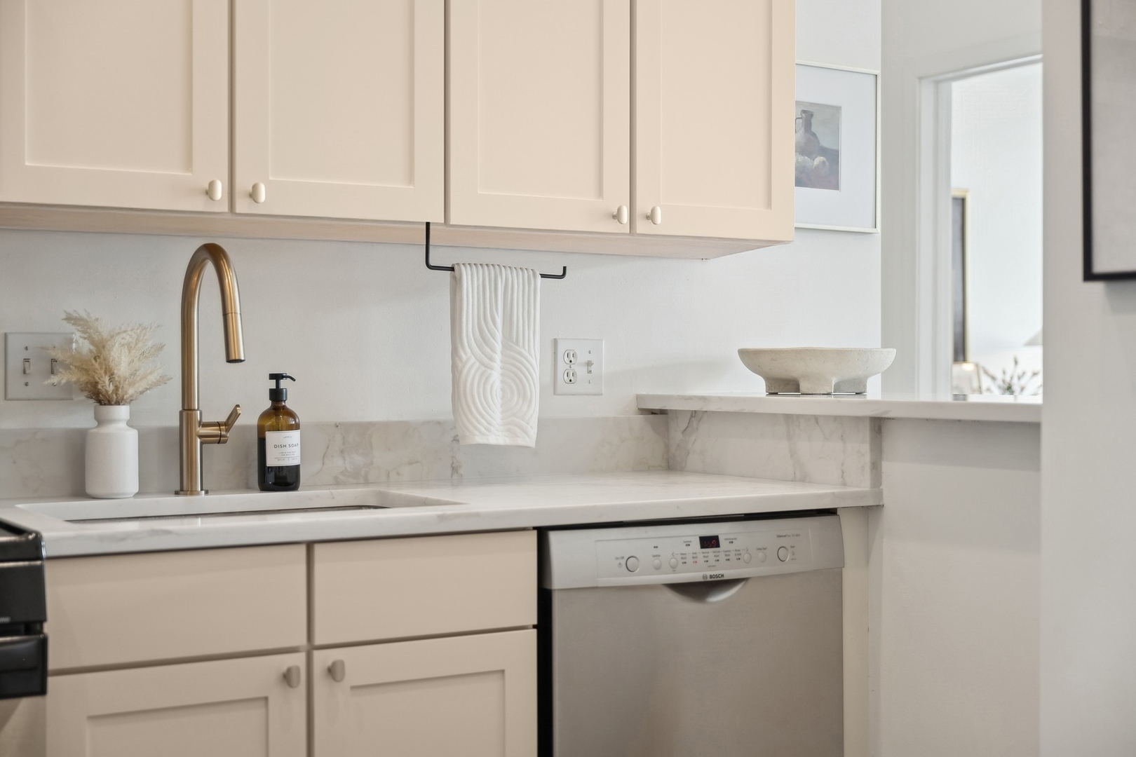 1616 West Montrose Avenue, Unit 3E Chicago, IL 60640 - Photo 8 of 23