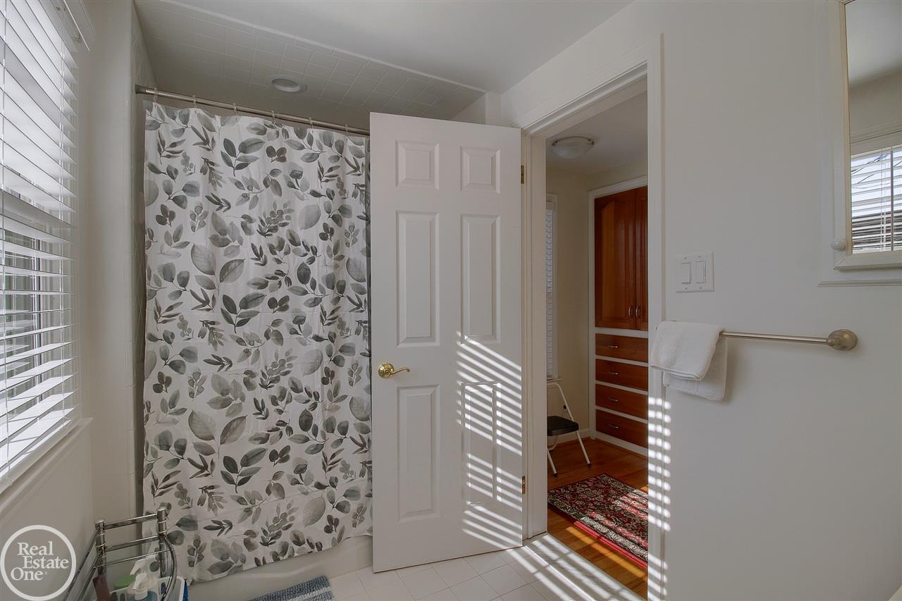 1327 Harvard Road Grosse Pointe, MI 48230 - Photo 23 of 35 50006460-22.JPG