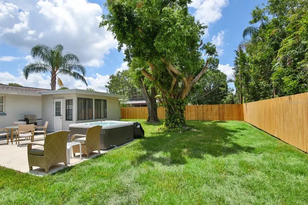 5622 South Lockwood Ridge Road Sarasota, FL 34231 - Photo 5 of 26 Gallery Image 5