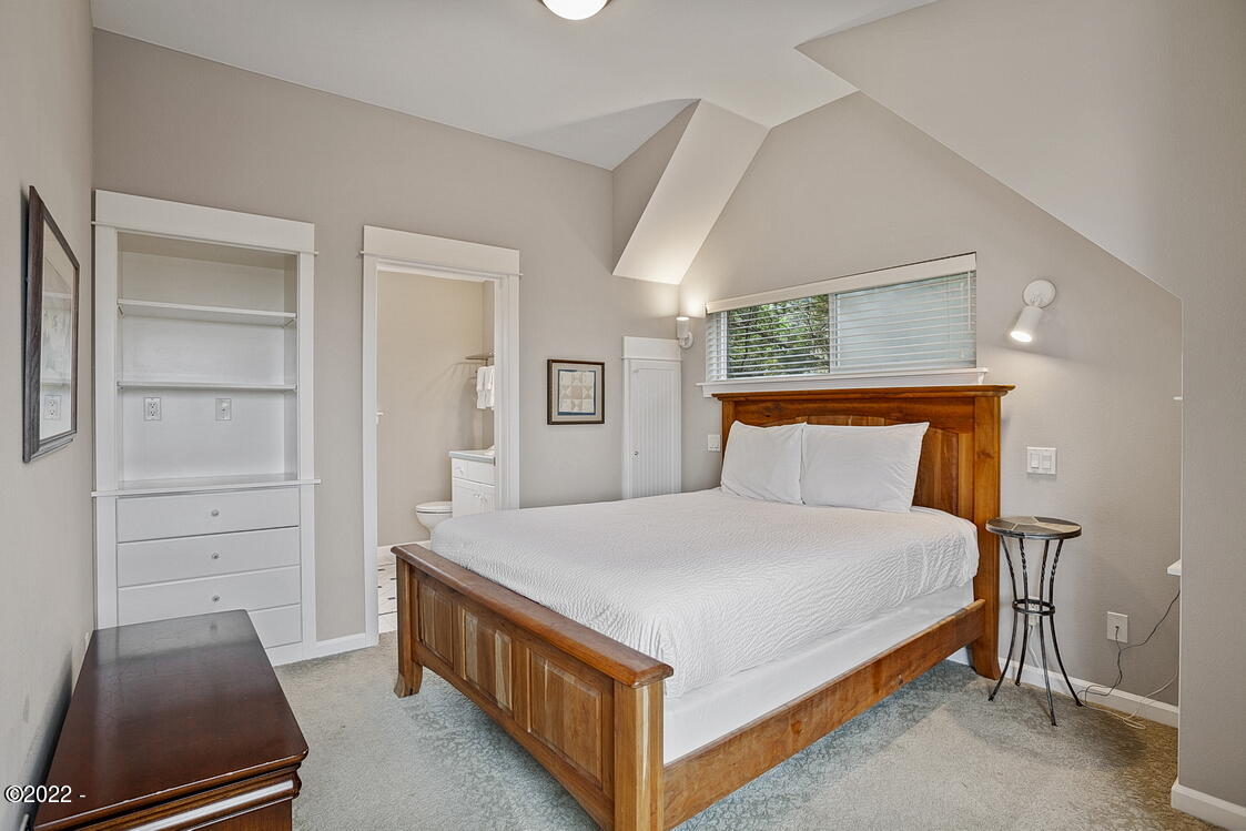 2140 Overleaf Loop Yachats, OR 97498 - Photo 23 of 29 Bedroom 1