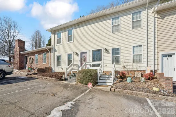 $184,900 | 1491 20th Avenue Northeast, Unit 2, Hickory, NC 28601