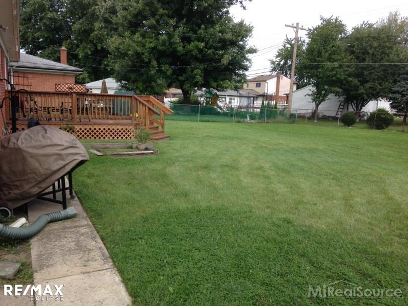 18 Inches Street Mount Clemens, MI 48043 - Photo 22 of 26 31279125-21.JPG