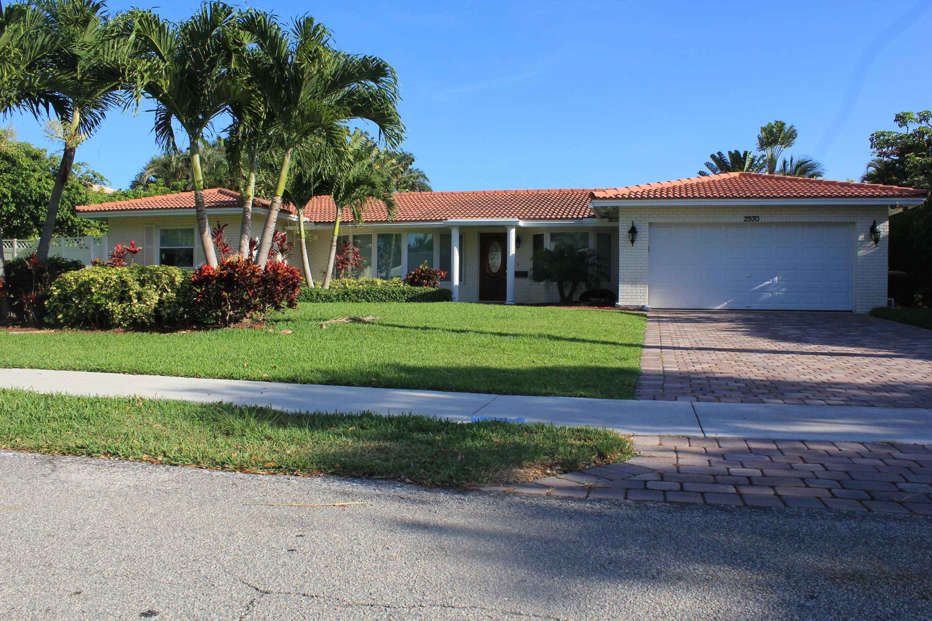 2930 Northeast 39th Street Lighthouse Point, FL 33064 - Photo 1 of 18 Front