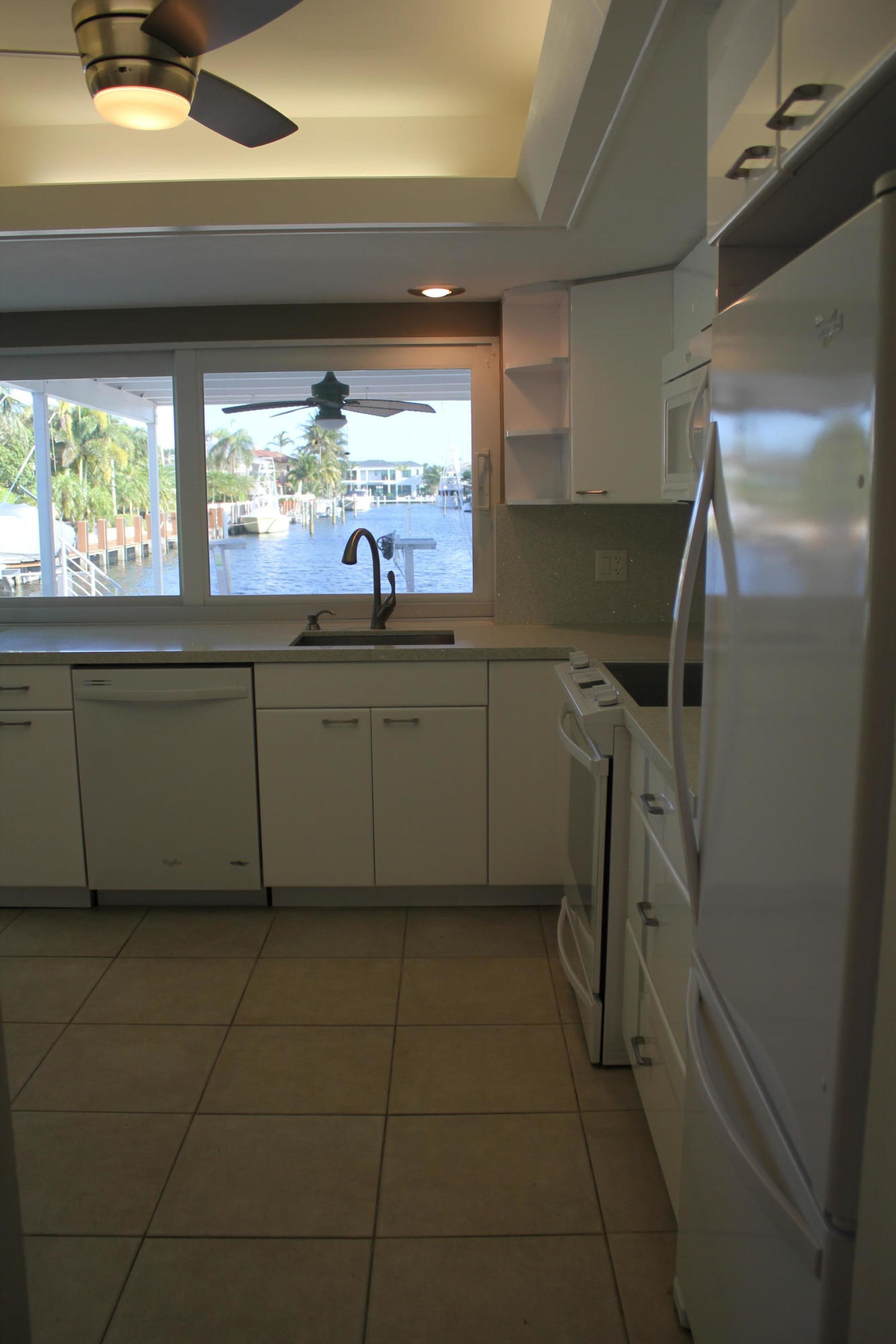 2930 Northeast 39th Street Lighthouse Point, FL 33064 - Photo 11 of 18 Kitchen