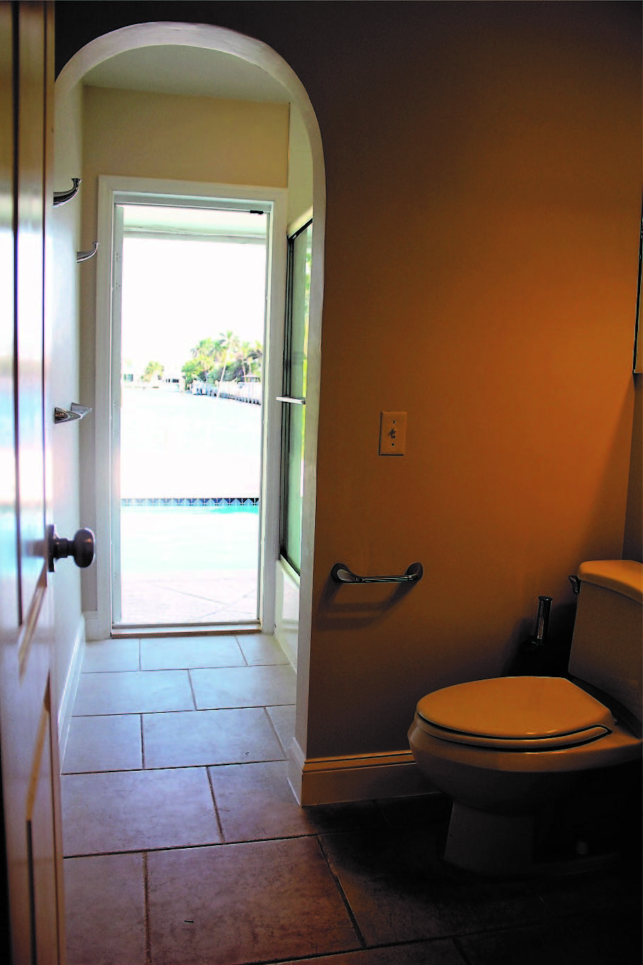 2930 Northeast 39th Street Lighthouse Point, FL 33064 - Photo 16 of 18 Cabana Bath