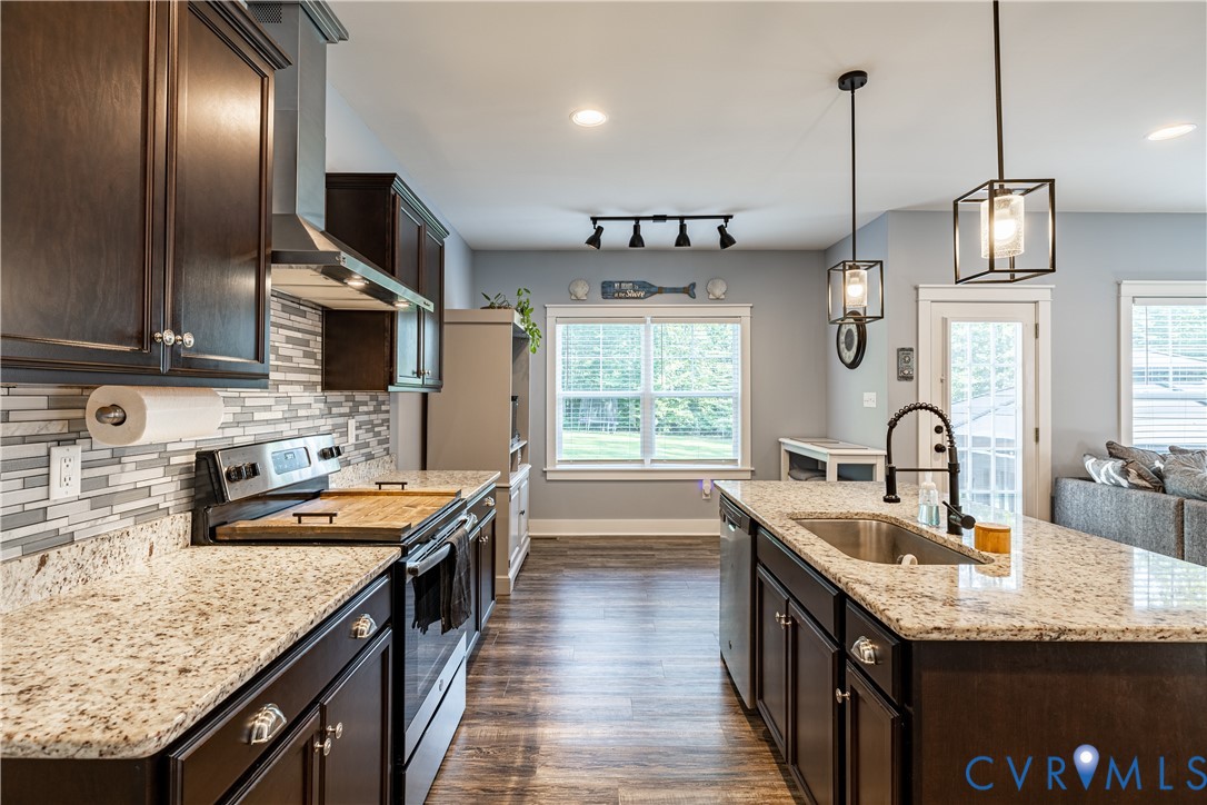 1471 Yakima Road Quinton, VA 23141 - Photo 15 of 39 Kitchen with appliances with stainless steel finis
