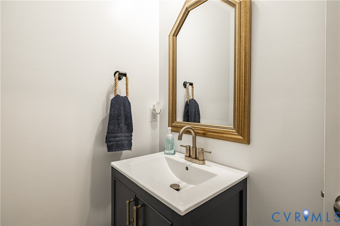1471 Yakima Road Quinton, VA 23141 - Photo 18 of 39 Bathroom featuring vanity