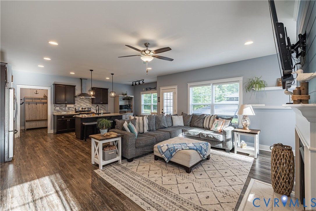 1471 Yakima Road Quinton, VA 23141 - Photo 8 of 39 Living area with a ceiling fan, recessed lighting,