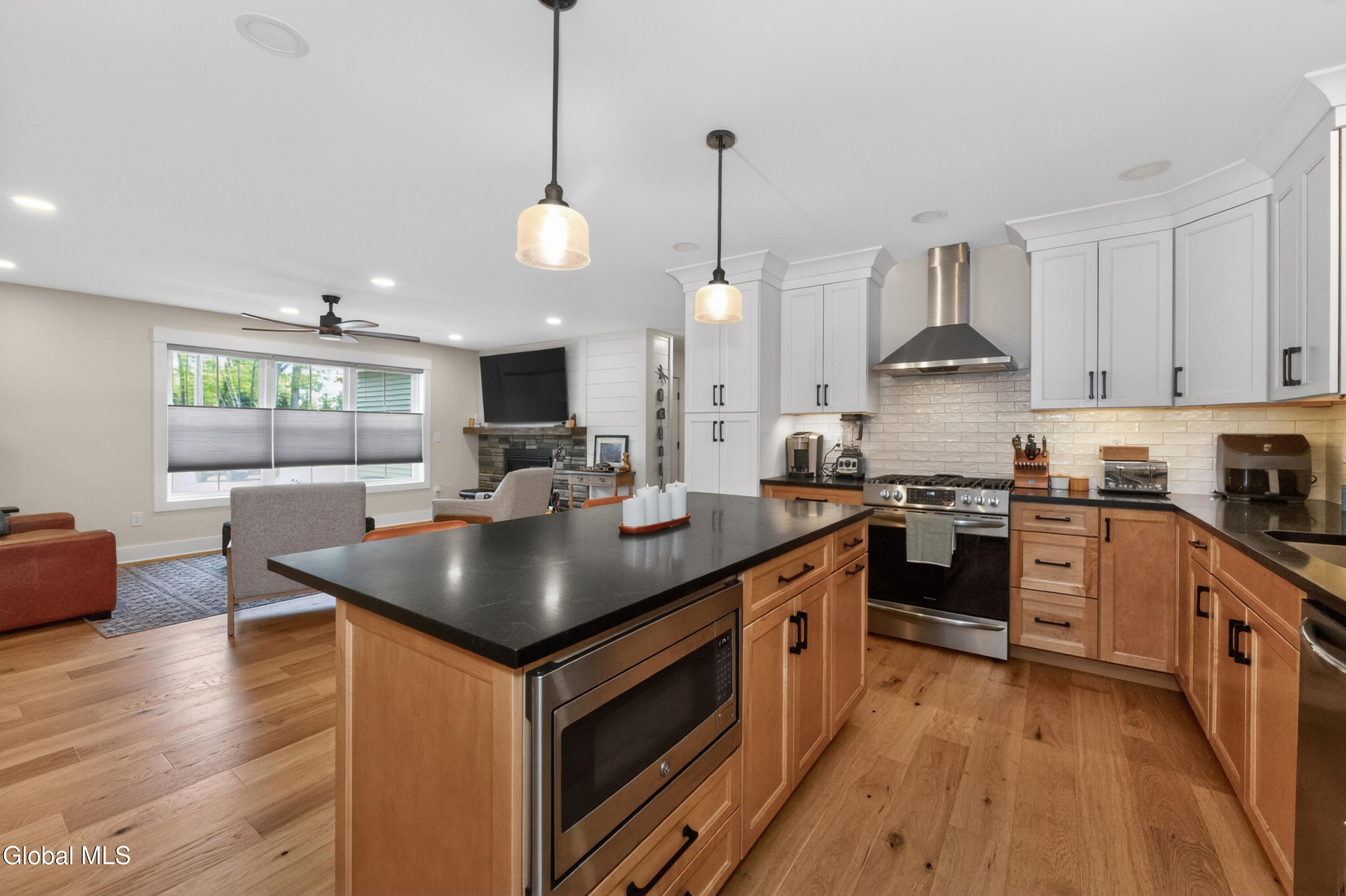 70 Smith Road Halfmoon, NY 12118 - Photo 12 of 61 1 Greatroom 8