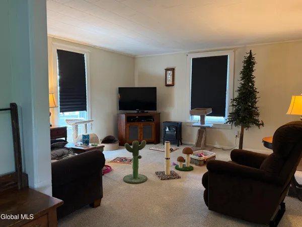 $1,100 | 172 Kingsboro Avenue, Unit FIRST, Gloversville, NY 12078