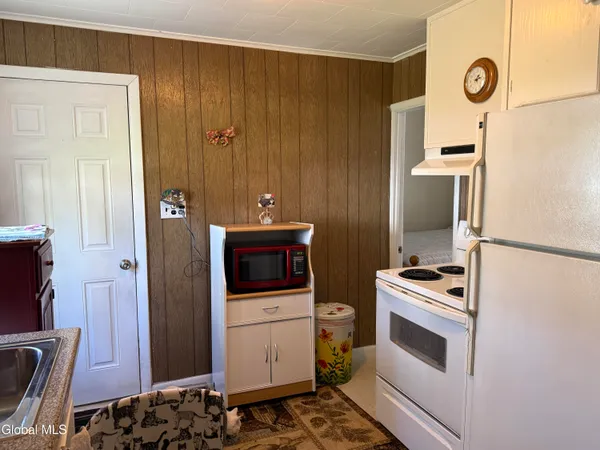 $1,100 | 172 Kingsboro Avenue, Unit FIRST, Gloversville, NY 12078