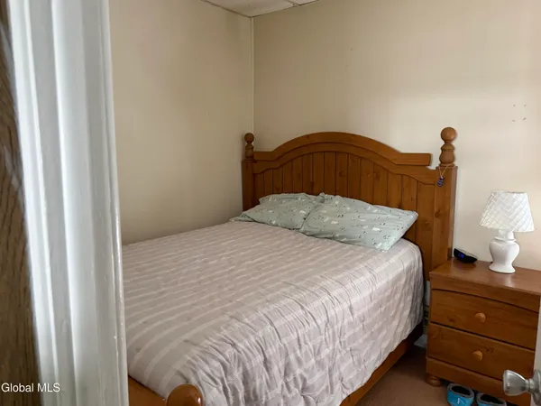 $1,100 | 172 Kingsboro Avenue, Unit FIRST, Gloversville, NY 12078