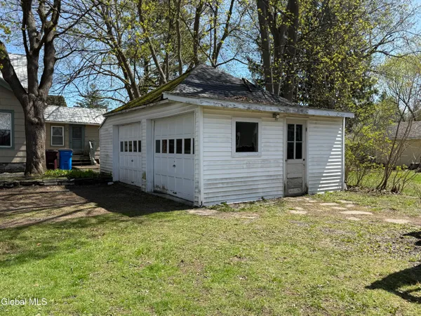 $1,100 | 172 Kingsboro Avenue, Unit FIRST, Gloversville, NY 12078