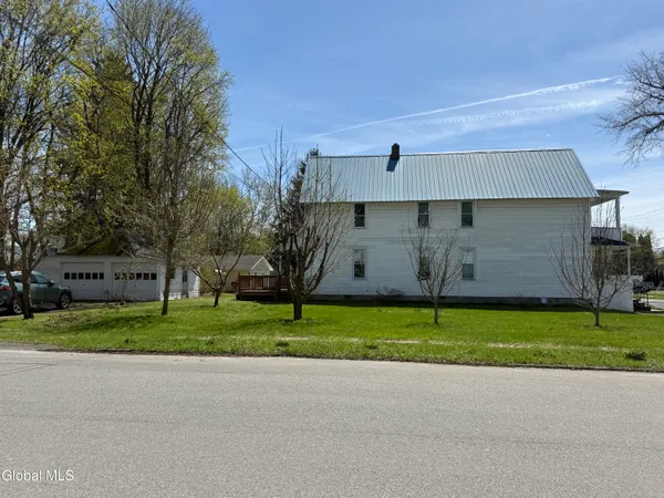 $1,100 | 172 Kingsboro Avenue, Unit FIRST, Gloversville, NY 12078