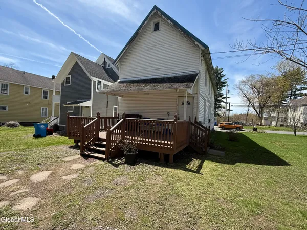 $1,100 | 172 Kingsboro Avenue, Unit FIRST, Gloversville, NY 12078