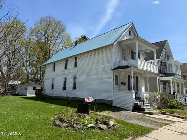 $1,100 | 172 Kingsboro Avenue, Unit FIRST, Gloversville, NY 12078