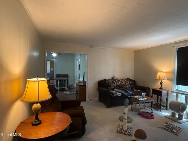 $1,100 | 172 Kingsboro Avenue, Unit FIRST, Gloversville, NY 12078
