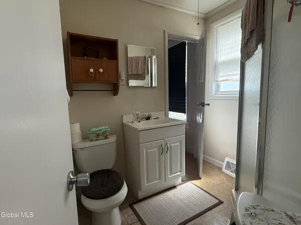 $1,100 | 172 Kingsboro Avenue, Unit FIRST, Gloversville, NY 12078