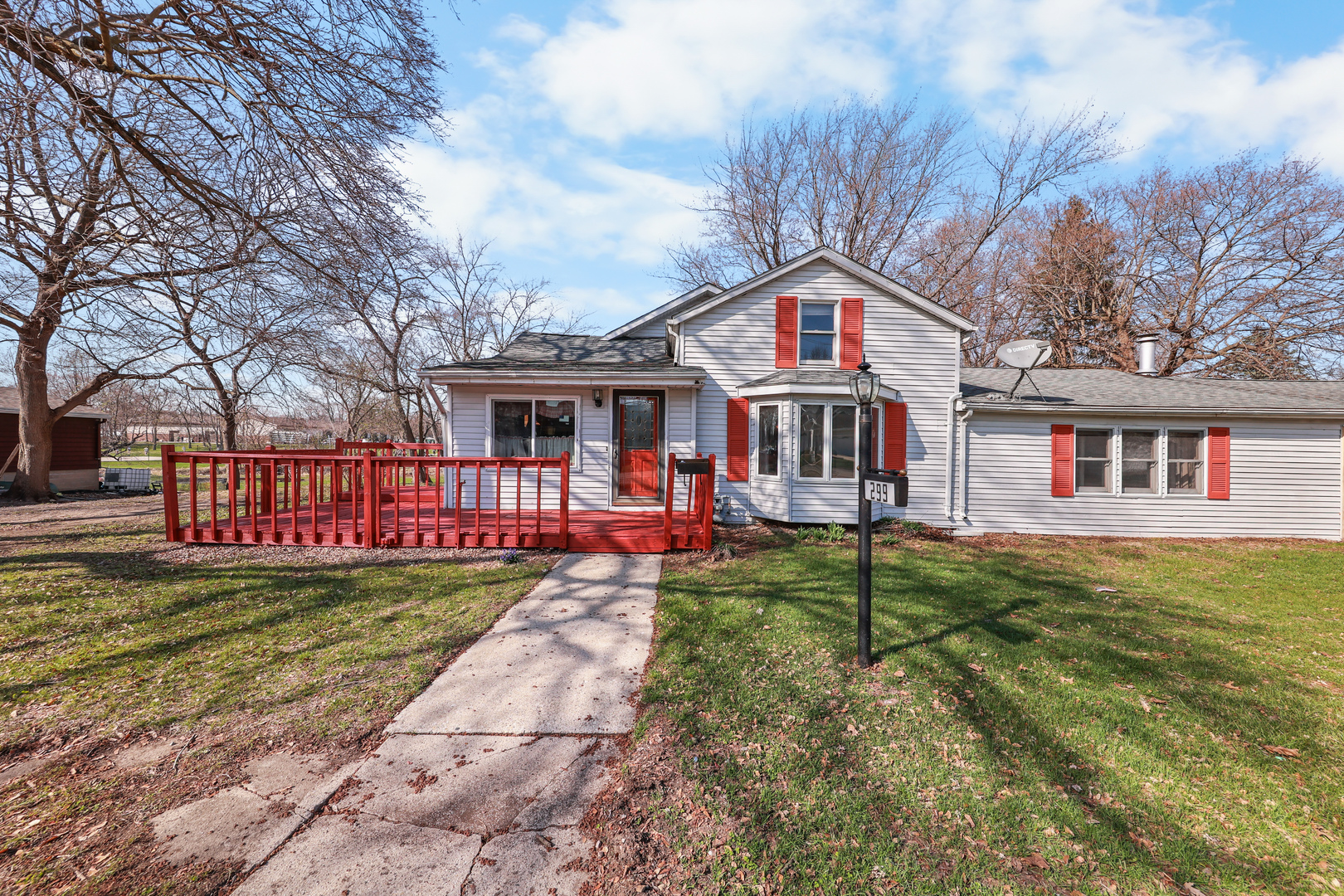 299 East Lincoln Street Seneca, IL 61360 - Photo 2 of 17 a front view of a house with a yard