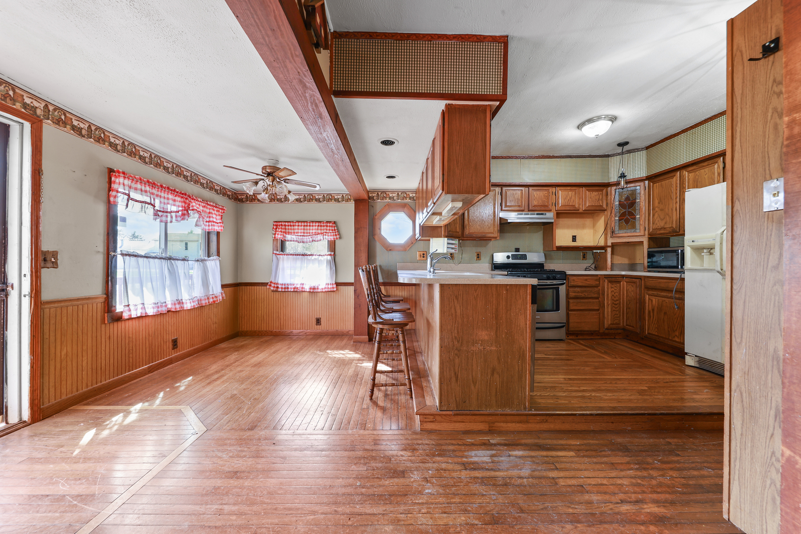 299 East Lincoln Street Seneca, IL 61360 - Photo 4 of 17 a kitchen with stainless steel appliances kitchen island granite countertop a refrigerator a stove top oven and a sink with granite countertops