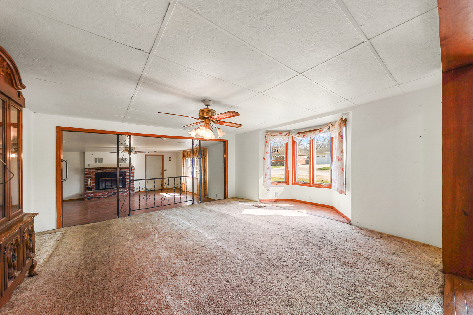 299 East Lincoln Street Seneca, IL 61360 - Photo 5 of 17 a view of a livingroom with a flat screen tv