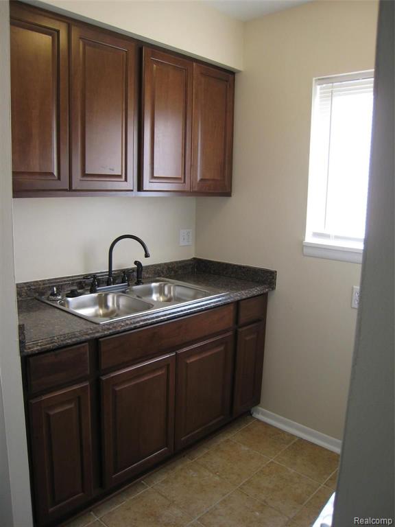 331 Lysander Street, Unit 2 Rochester, MI 48307 - Photo 2 of 11