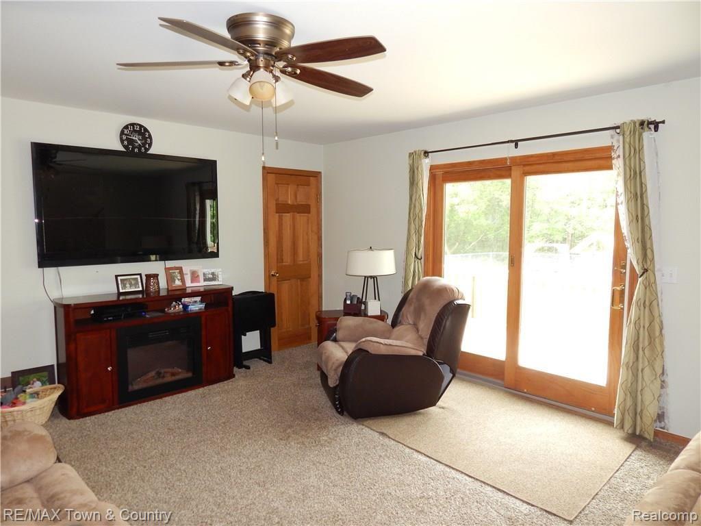 5257 East Carpenter Road Flint, MI 48506 - Photo 12 of 35