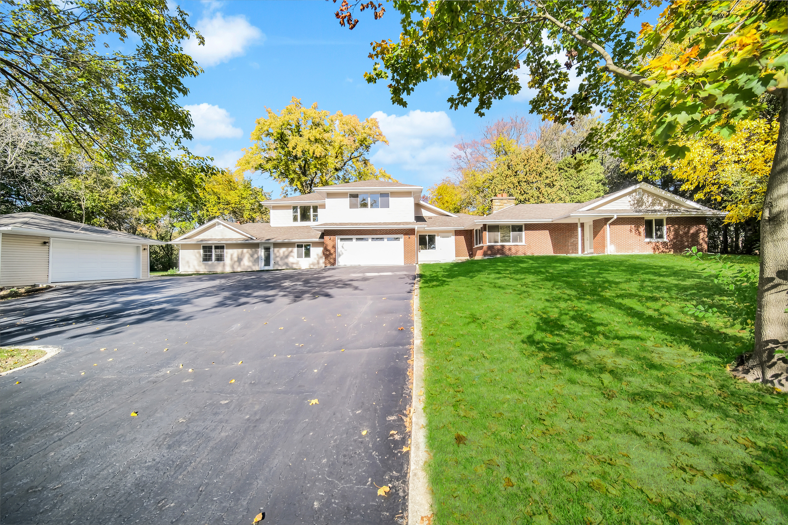 28W360 Roosevelt Road Winfield, IL 60190 - Photo 4 of 50 a house view with a garden space