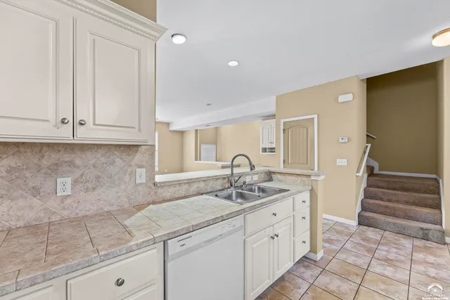 $250,000 | 5245 Overland Drive, Unit C12, Lawrence, KS 66012