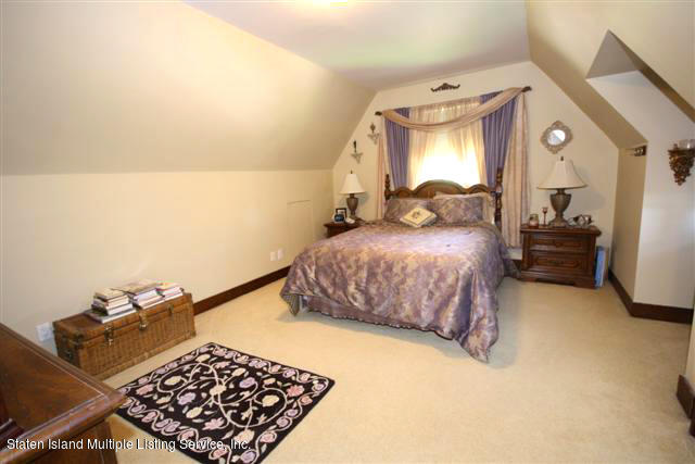 88 Radcliff Road Staten Island, NY 10305 - Photo 7 of 16 IMG_3011