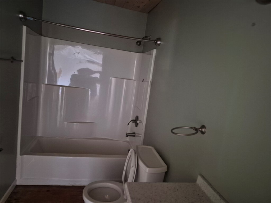 112 Overbrook Street Pickens, SC 29671 - Photo 4 of 19 This bathroom offers a functional bathtub and shower combination.